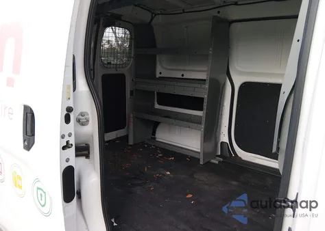 2015 Nissan Nv200 S/Sv z USA, uszkodzony, nr VIN 3N6CM0KN7FK728200